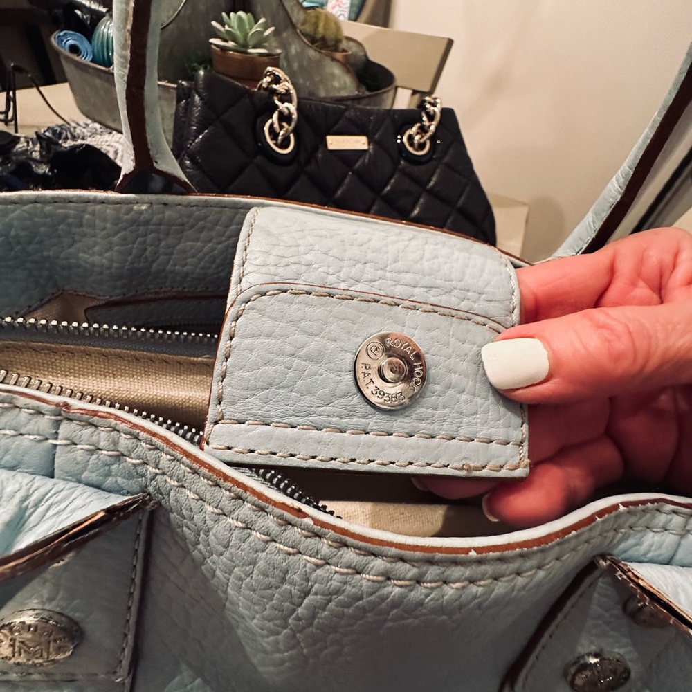 Michael Kors Light Blue Hand Bag - Picture 5 of 13